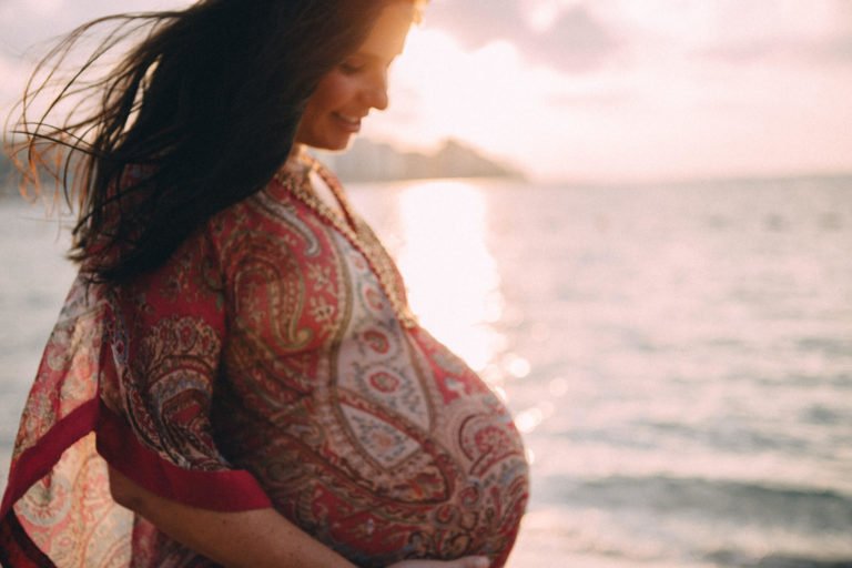 A mother to be: Dubai and Abu Dhabi maternity photographer