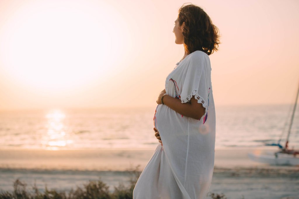 Dubai and Abu Dhabi maternity photographer: A pregnant woman enjoying the sunset